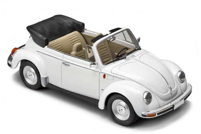 Model Kit auto 3709 - VW1303S Beetle Cabriolet (1:24)