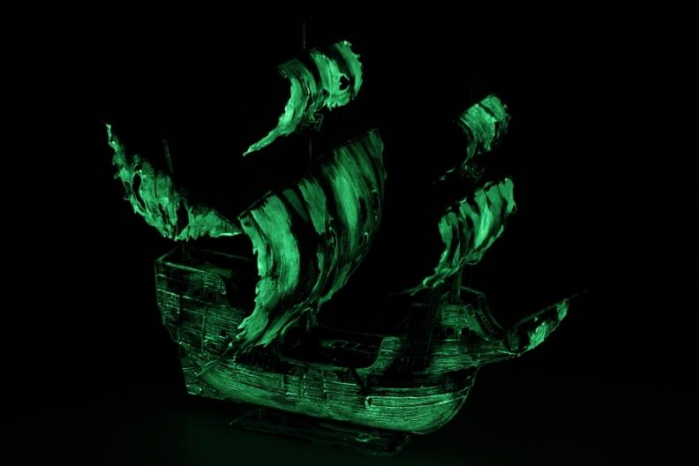 Model Kit loď 9042 - Flying Dutchman (Ghost Ship) (1:100)