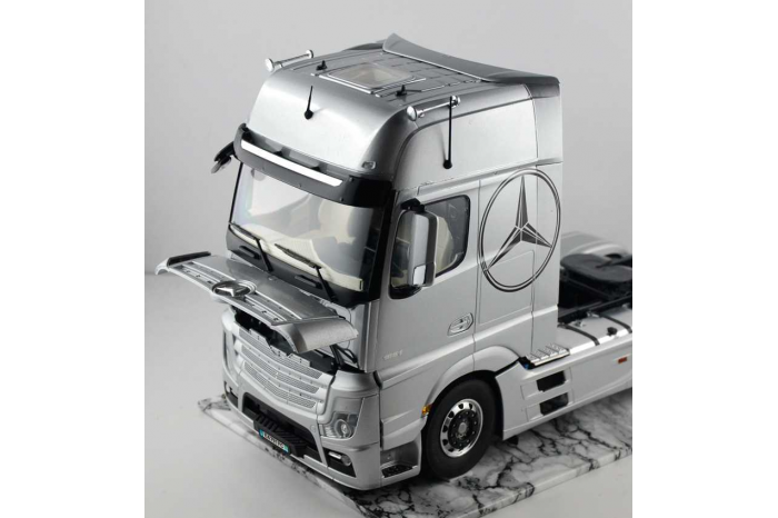 Model Kit truck 3905 - Mercedes Benz Actros MP4 Gigaspace (1:24)
