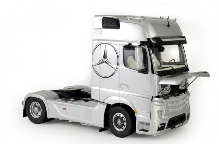 Model Kit truck 3905 - Mercedes Benz Actros MP4 Gigaspace (1:24)