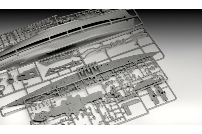 Plastic ModelKit loď 05037 - Scharnhorst (1:570)