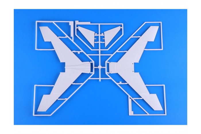 F8-E Crusader (1:48) - 11110