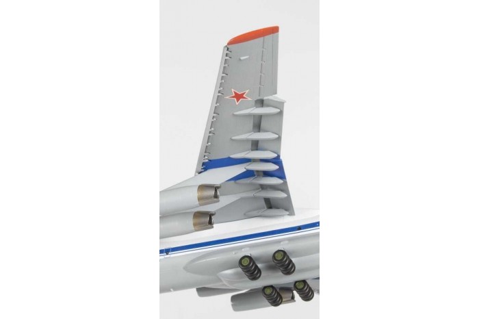 Model Kit letadlo 7011 - Russian strategic airlifter IL-76MD (1:144)