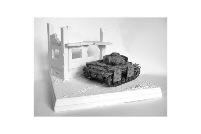 Poničený dom pri ceste - 3N18