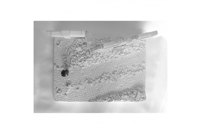 Dom sa múrov v sutinách - 3N30