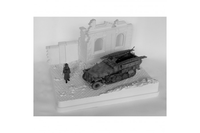 Dom sa múrov v sutinách - 3N30