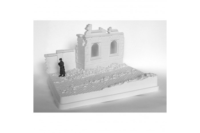 Dom sa múrov v sutinách - 3N30