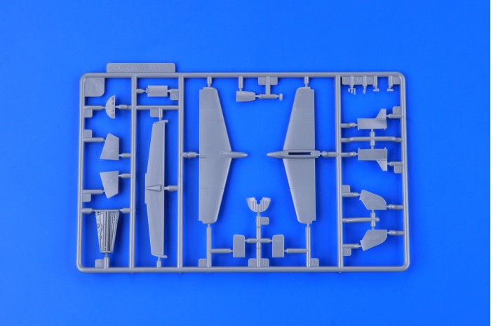 L-29 Delfín (1:48) - 8099