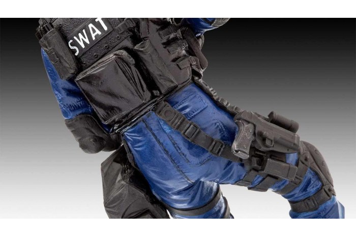 Plastic ModelKit figurka 02805 - SWAT Officer (1:16)