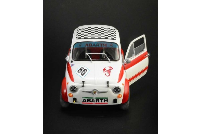 Model Kit auto 4705 - FIAT Abarth 695SS/Assetto Corsa (1:12)