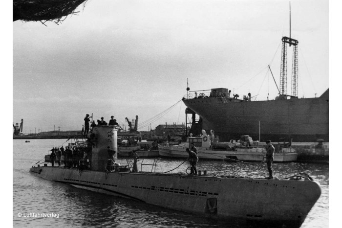 ModelSet ponorka 65155 - German Submarine Type IIB (1943) (1:144)