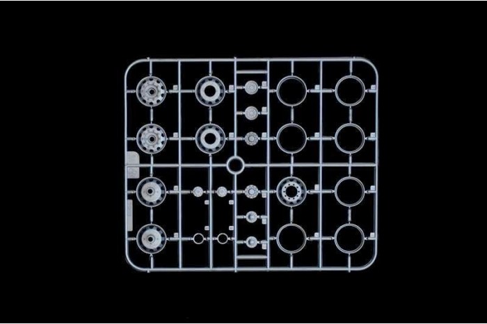 Model Kit truck 3935 - Mercedes-Benz ACTROS MP4 Giga Space (1:24)