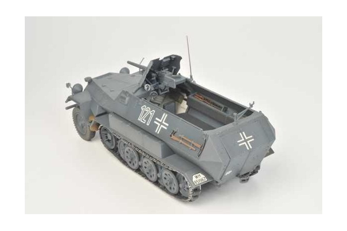 Model Kit tank 3588 - Sd.Kfz.251/10 w/3.7cm PAK (RR) (1:35)