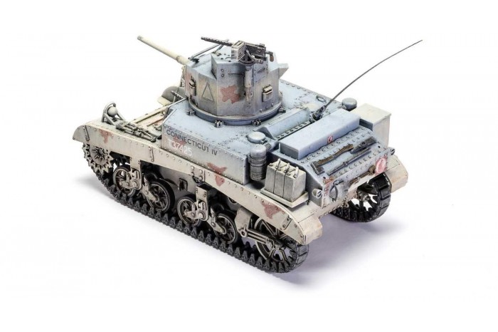 Classic Kit tank A1358 - M3 Stuart, Honey (British Version) (1:35)