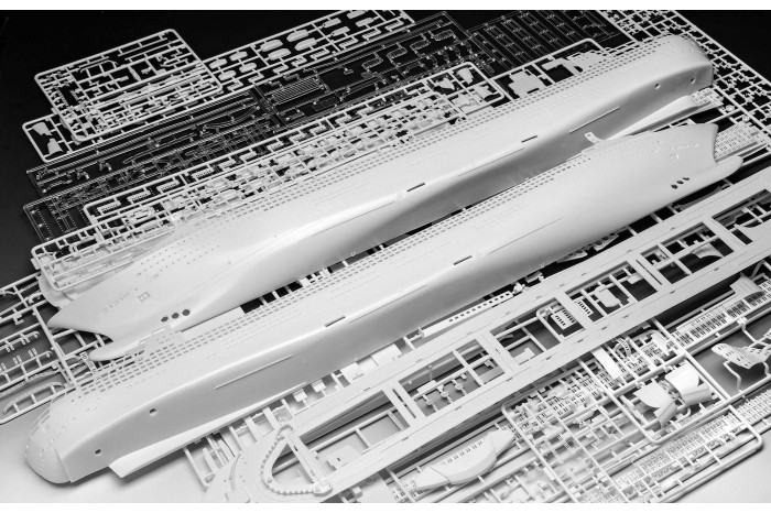 Plastic ModelKit loď Limited Edition 05199 - Queen Mary 2 (Platinum Edition) (1:400)