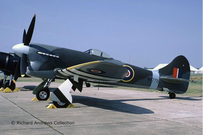 Plastic ModelKit letadlo 03851 - Hawker Tempest V (1:32)