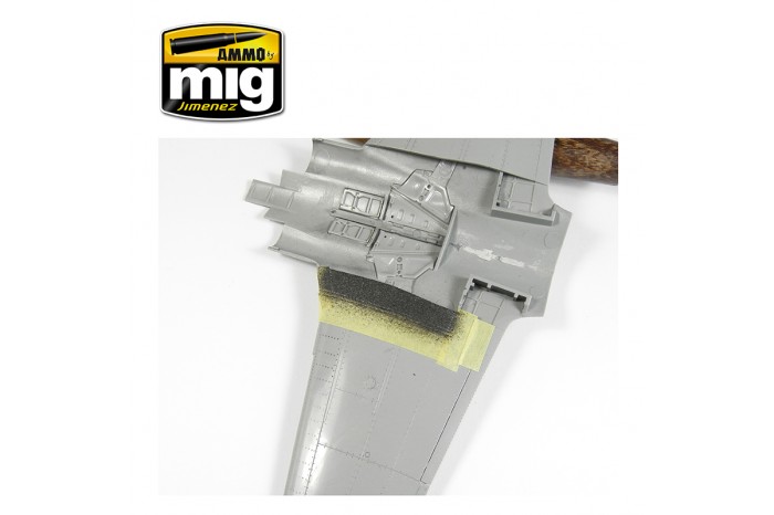 Protiskluzový nátěr  (ANTI-SLIP PASTE - BLACK COLOR FOR 1:72 & 1:48) - 2034