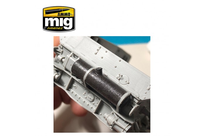 Protiskluzový nátěr  (ANTI-SLIP PASTE - BLACK COLOR FOR 1:72 & 1:48) - 2034