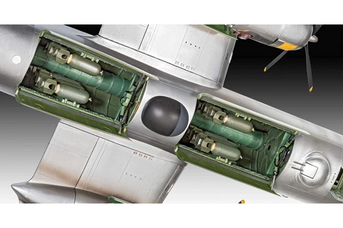 B-29 Super Fortress  (1:48) - 03850