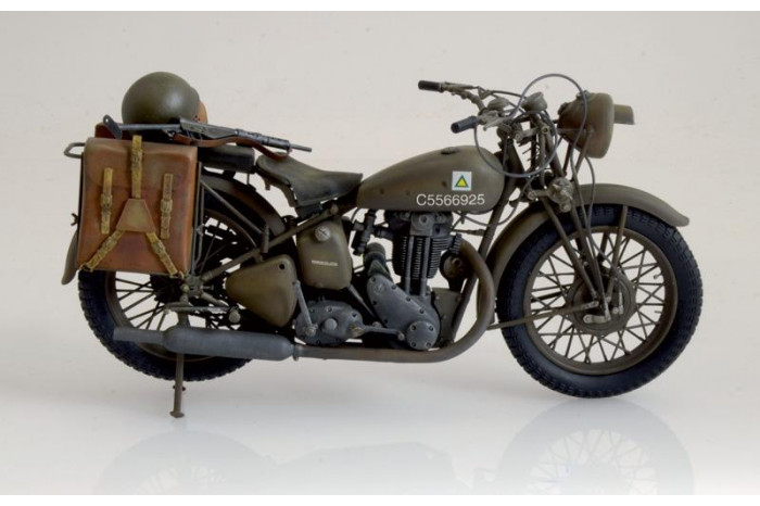 Model Kit military 7402 - TRIUMPH (1:9)