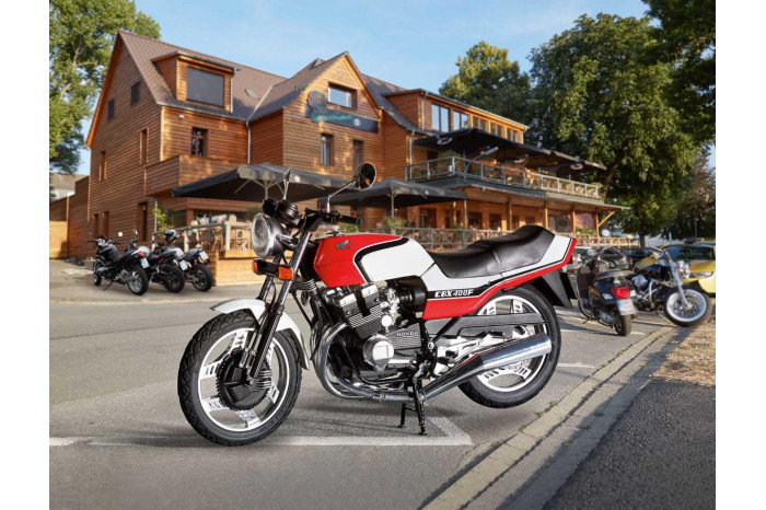 Plastic ModelKit motorka 07939 - Honda CBX 400 F (1:12)