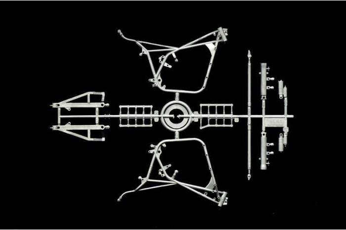 Model Kit motorka 4644 - Suzuki RG 500 XR27 (Team Heron - Barry Sheene) 1978 (1:9)