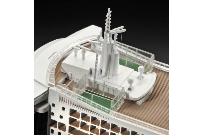Plastic ModelKit loď 05231 - Queen Mary 2 (1:700)