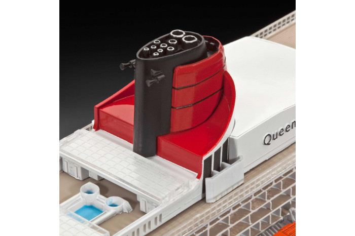 Plastic ModelKit loď 05231 - Queen Mary 2 (1:700)