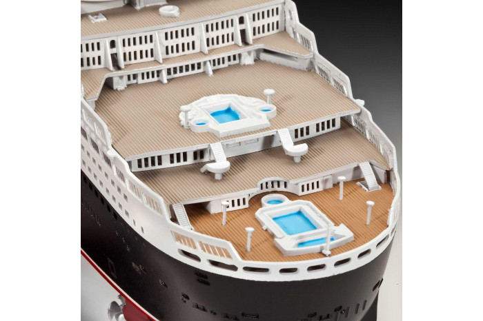 Plastic ModelKit loď 05231 - Queen Mary 2 (1:700)