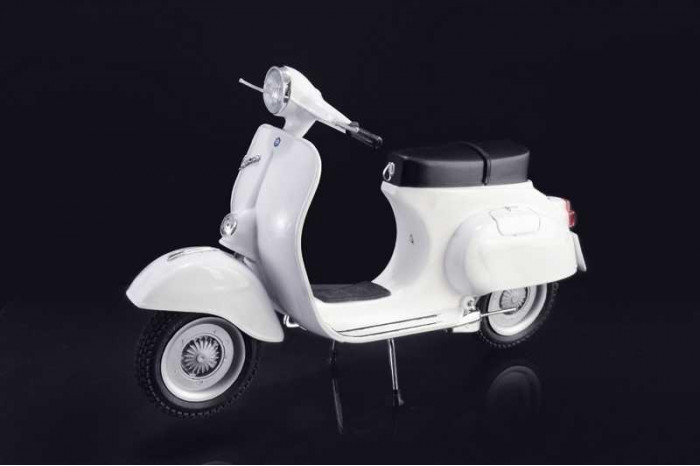 Model Kit motorka 4633 - VESPA 125 PRIMAVERA (1:9)