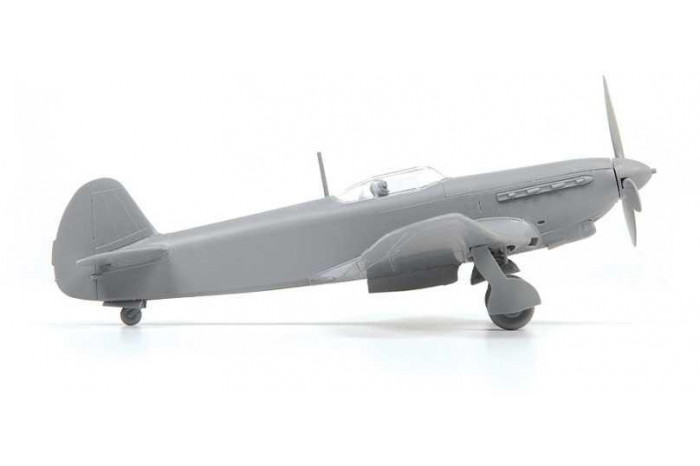 Model Kit letadlo 7313 - YAK-9 Soviet fighter (1:72)