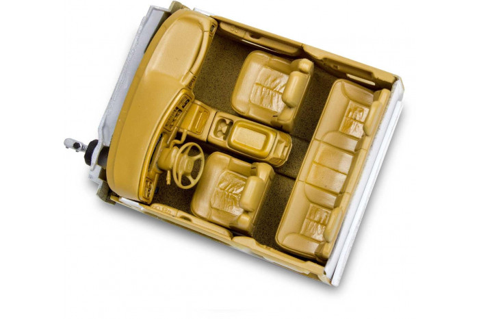 Plastic ModelKit MONOGRAM auto 4538 - 1999 Chevy Silverado Custom Pickup (1:25)