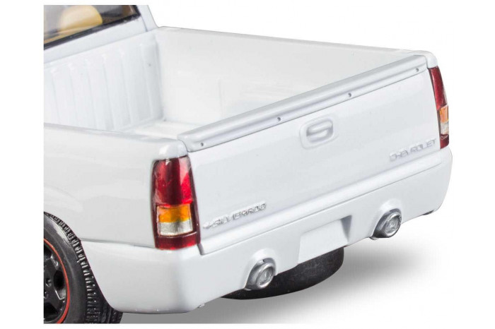Plastic ModelKit MONOGRAM auto 4538 - 1999 Chevy Silverado Custom Pickup (1:25)
