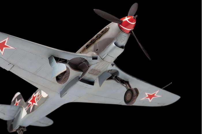 Model kit letadlo 4831 - Yak-9-T with cannon (1:48)