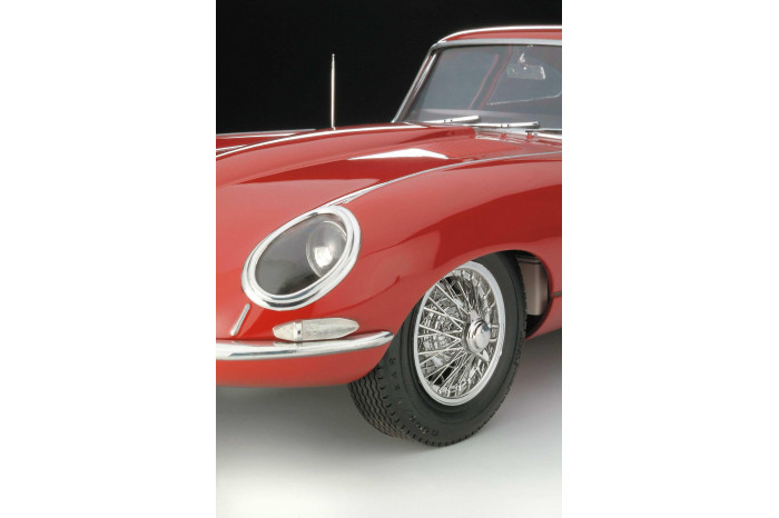 Plastic ModelKit auto 07717 - Jaguar E-Type (1:8)