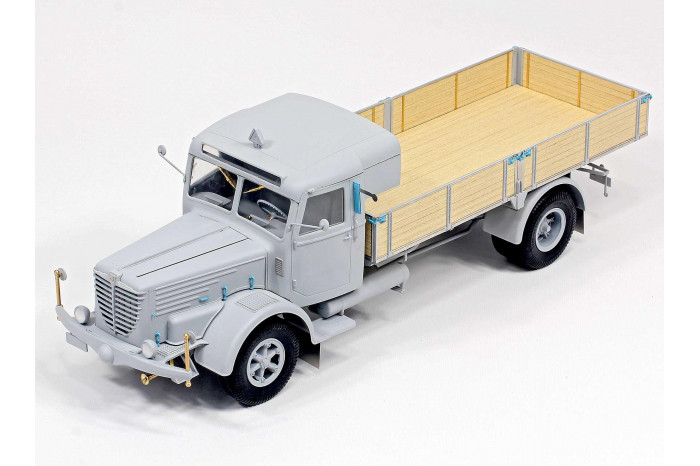 Gift-Set auto 07580 - Büssing 8000 S 13 with Trailer "Platinum Edition" (1:24)