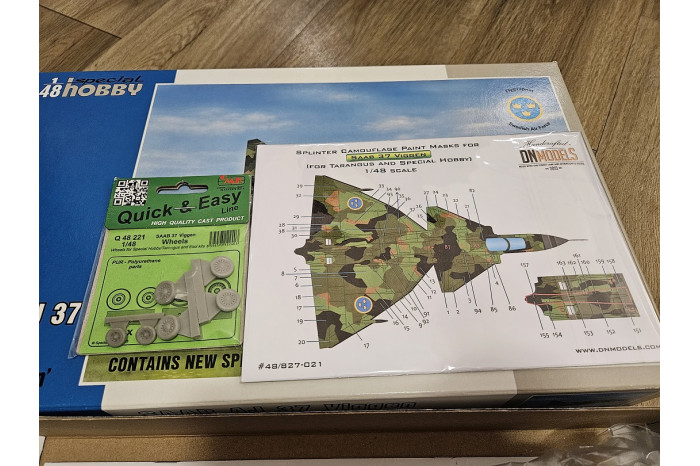 Special Set - Saab AJ 37 Viggen + Masky (1:48) - 48001