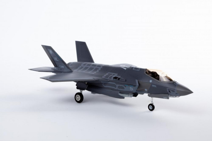 Model Kit letadlo 12561 - F-35A "Seven Nation Air Force" MCP (1:72)