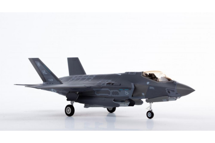 Model Kit letadlo 12561 - F-35A "Seven Nation Air Force" MCP (1:72)