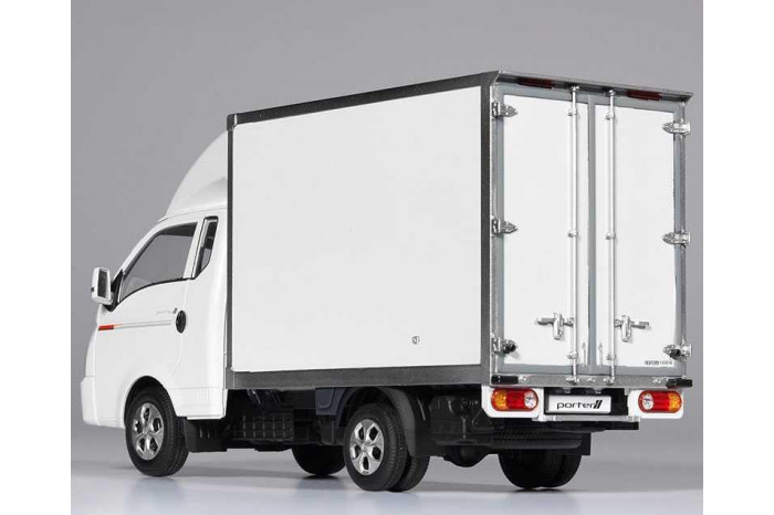 Model Kit auto 15145 - Hyundai Porter II MCP (1:24)