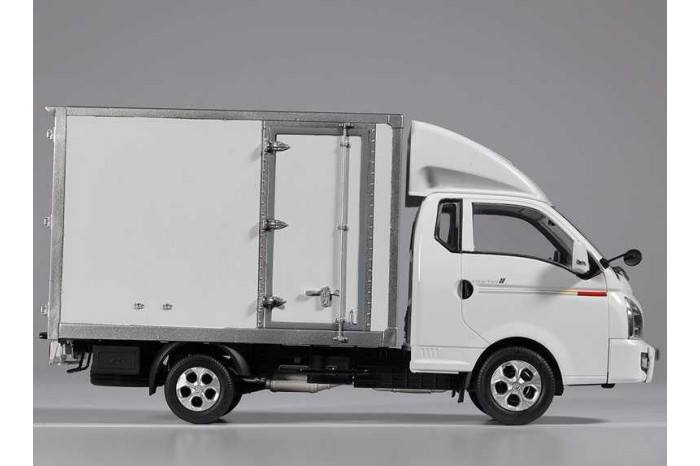 Model Kit auto 15145 - Hyundai Porter II MCP (1:24)