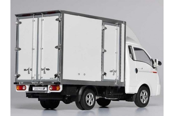 Model Kit auto 15145 - Hyundai Porter II MCP (1:24)