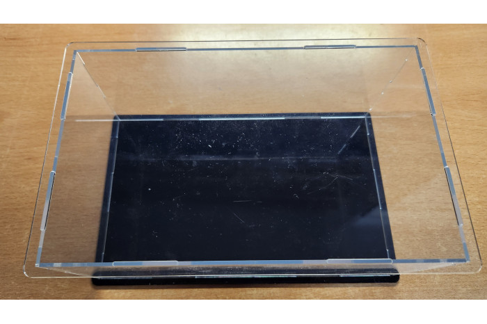 Plexibox s čiernym dnom (M) - 0204