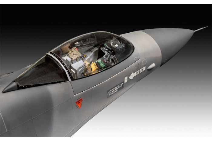 Plastic ModelKit letadlo 03802 - 50th Anniversary F-16 Falcon (1:32)