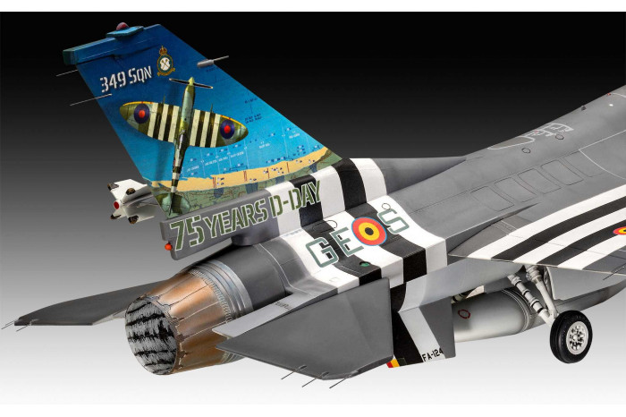 Plastic ModelKit letadlo 03802 - 50th Anniversary F-16 Falcon (1:32)