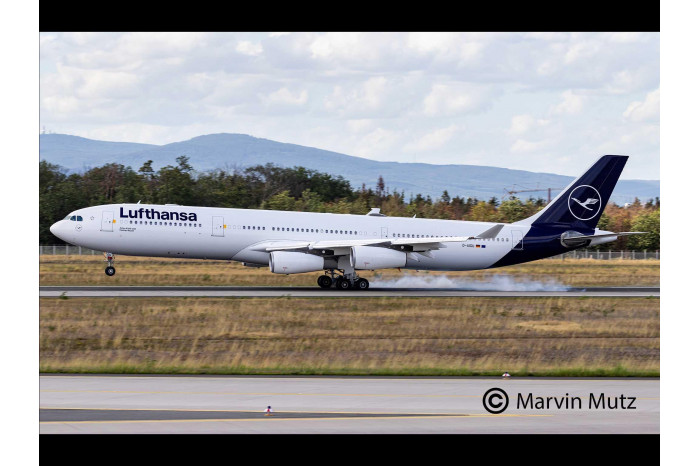 Plastic ModelKit letadlo 03803 - A340-300 Lufthansa New Livery (1:144)