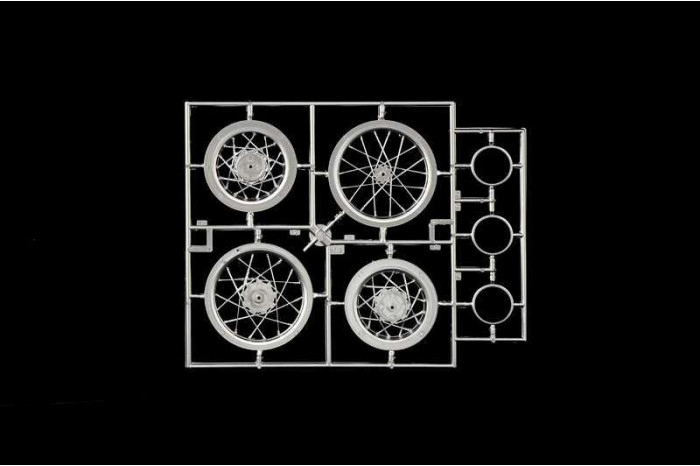 Model Kit motorka 4642 - Yamaha Tenere 660 cc Paris Dakar 1986 (1:9)