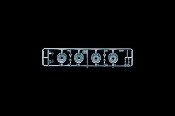 Model Kit auto 3669 - Jaguar XJ 220 Race Car (1:24)