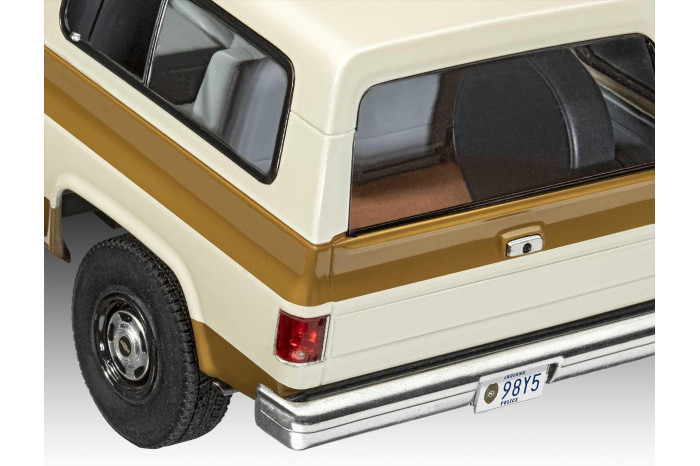 Plastic ModelKit STRANGER THINGS auto 07724 - 1985 Chevrolet K5 Blazer (1:25)