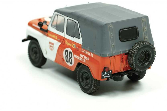 Model Kit auto 43007 - UAZ-469 (1:43)